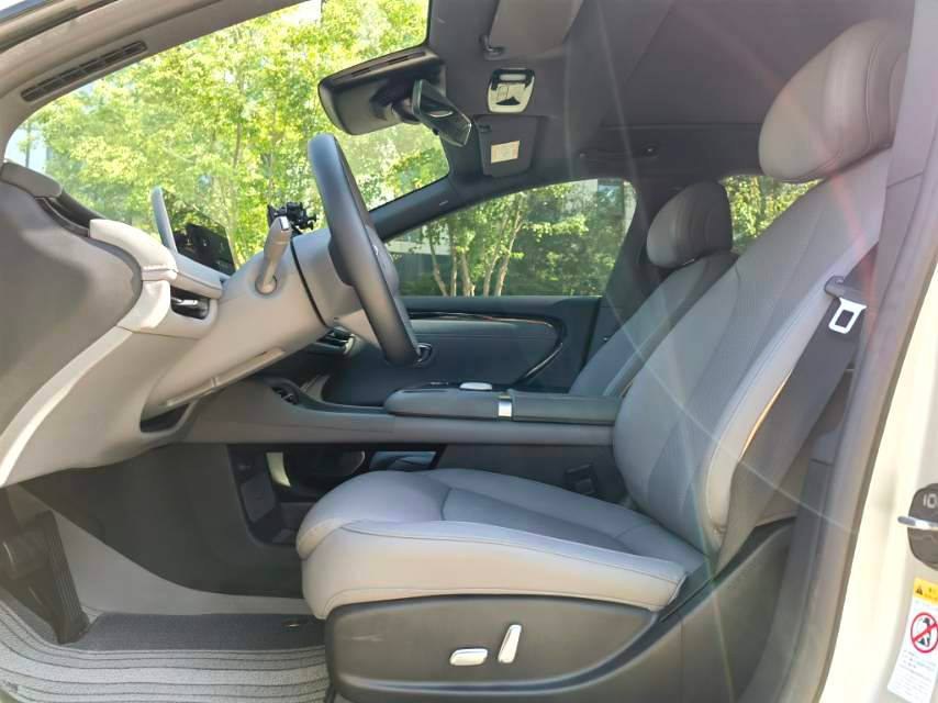 Changan A06 510 Max, наш лот, передние сиденья и руль