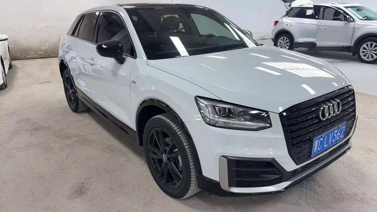 Audi Q2L 2021, наш лот, фото от дилера в Китае, вид спереди (1/6)