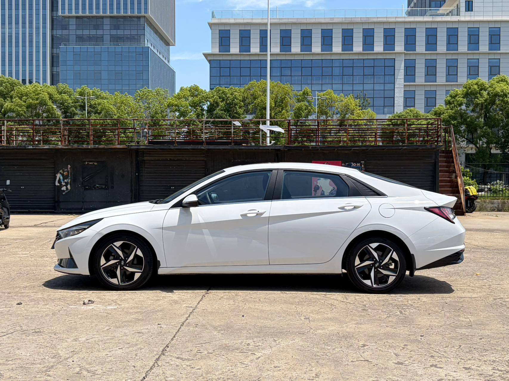 Hyundai Elantra 2022 из Китая, наш лот (3/6)
