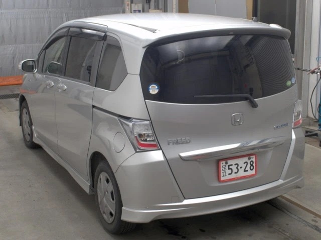 Honda Freed Hybrid GP3 2014, лот, сзади 3/4
