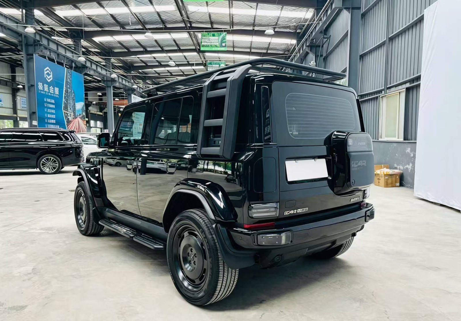 iCar V23 чёрный, наш лот, сзади 3/4