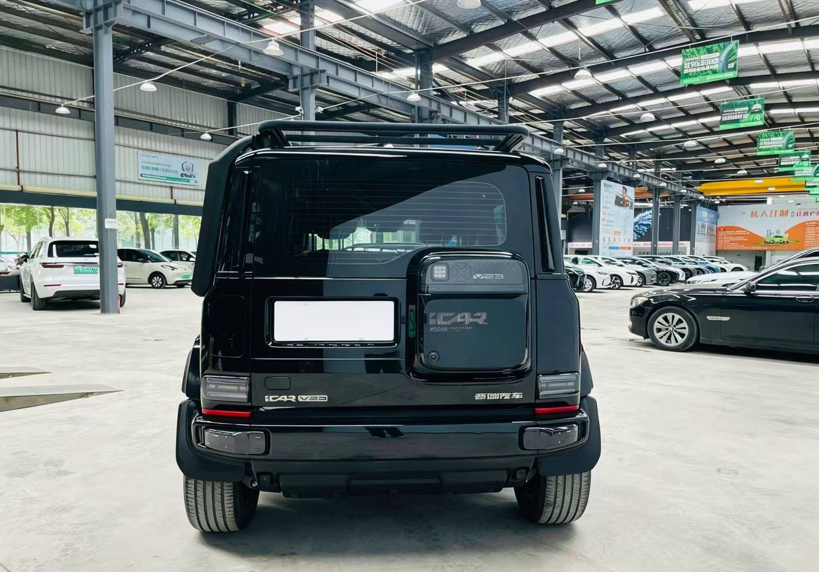 iCar V23 чёрный, наш лот, вид сзади