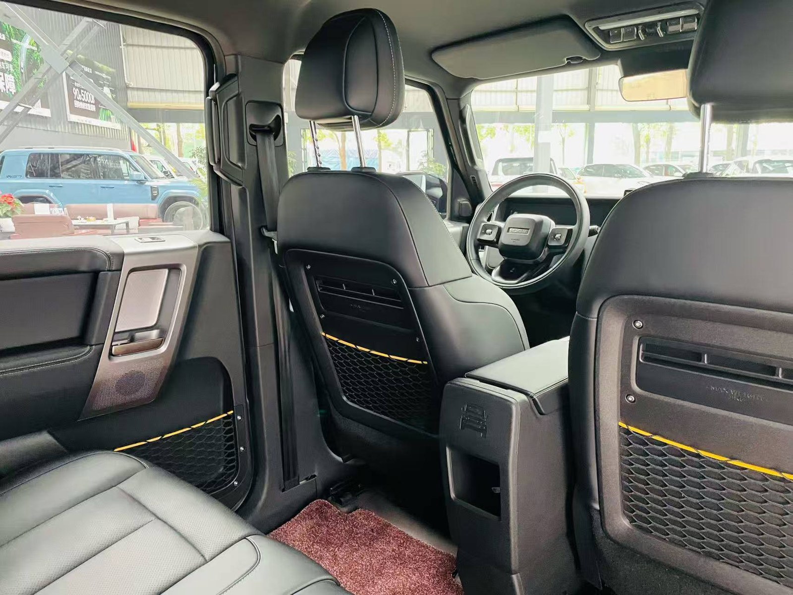 iCar V23 чёрный, наш лот, задний ряд