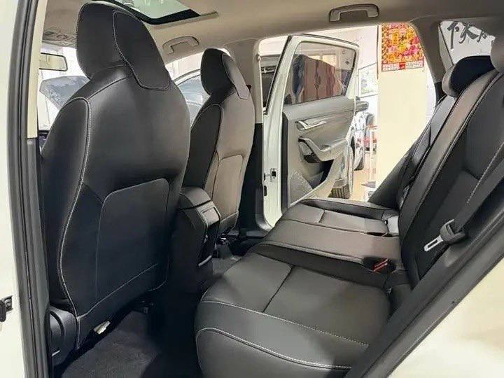 Skoda Kamiq 2023 из Китая, задний ряд