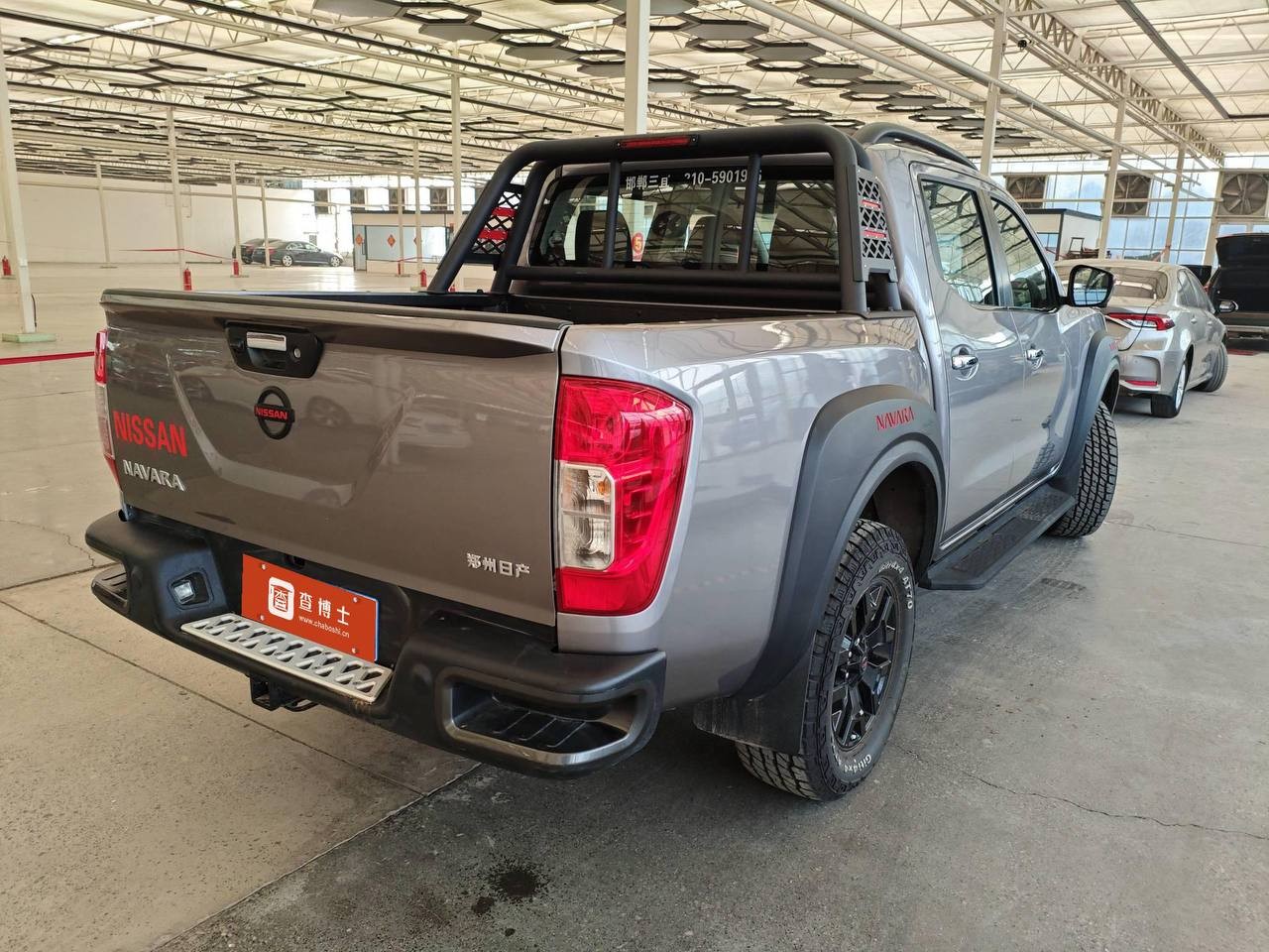 Nissan Navara 2023, наш лот, корма с дугой (2/3)