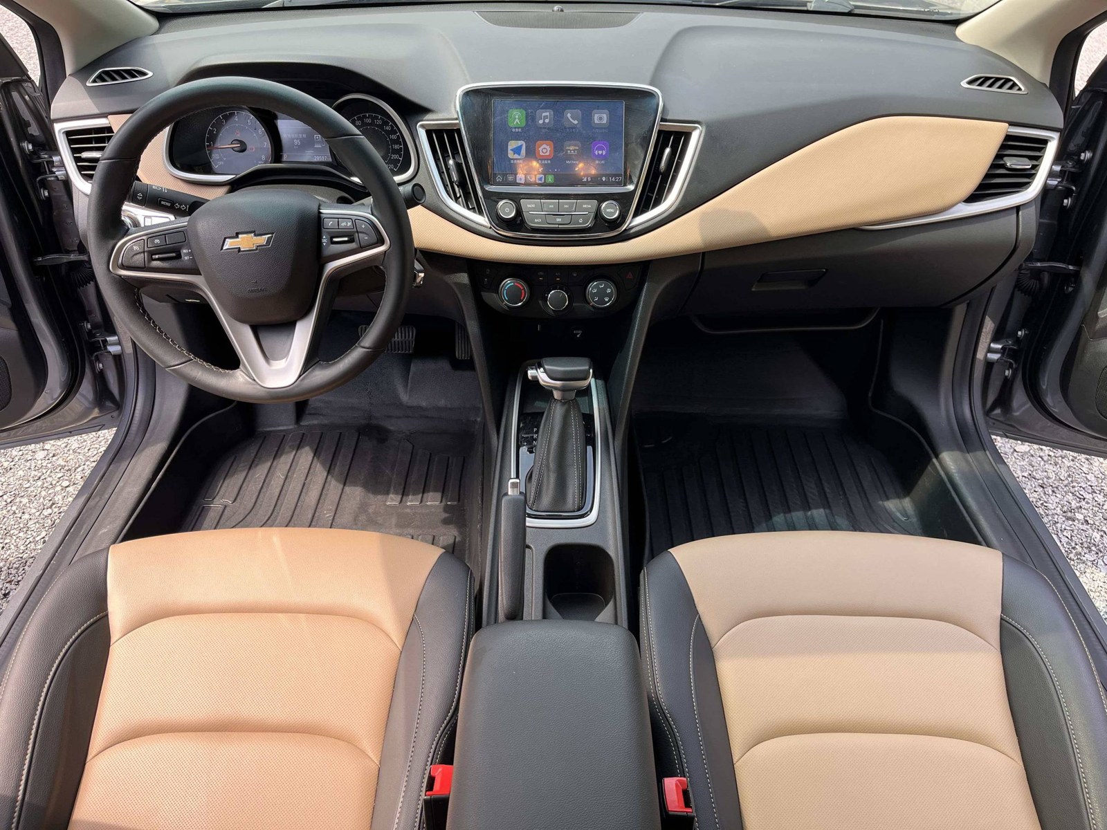 Chevrolet Monza 2022, наш лот, передняя панель