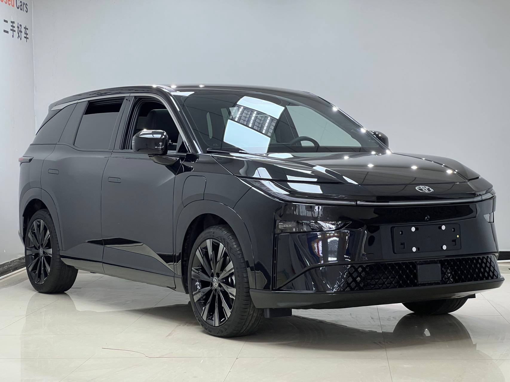 Реальный лот Toyota bZ3X, электромобиль из Китая на площадке
