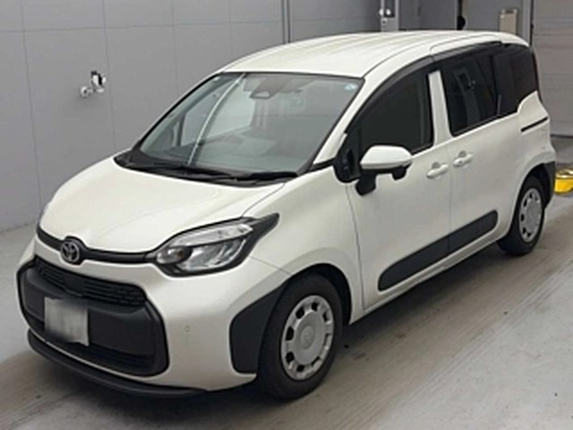 Toyota Sienta G 2023, наш лот, спереди 3/4 (1/3)