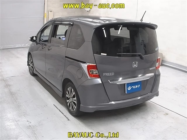Honda Freed Hybrid GP3 2014, лот, сзади 3/4