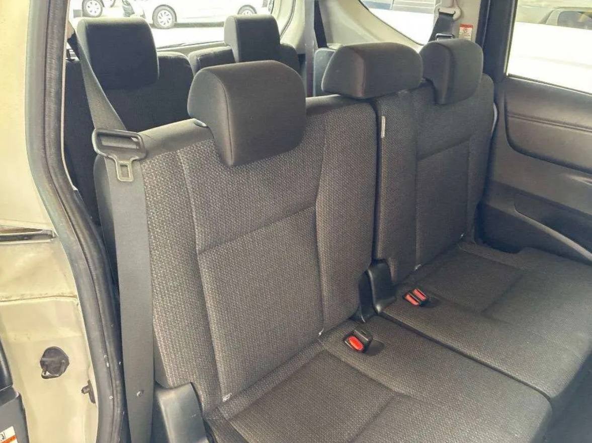Toyota Sienta Hybrid 2022, лот, второй ряд (6/6)