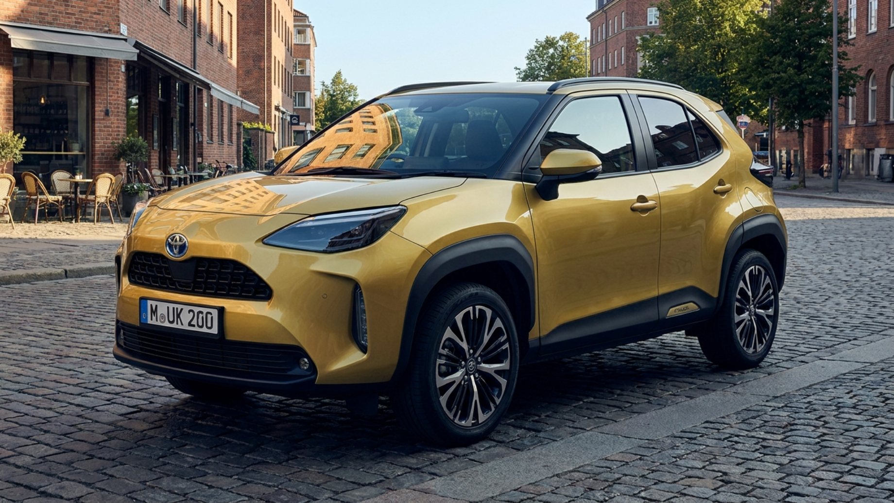 Toyota Yaris Cross, компактный кроссовер, вид спереди 3/4 — выше и крупнее хэтчбека Yaris
