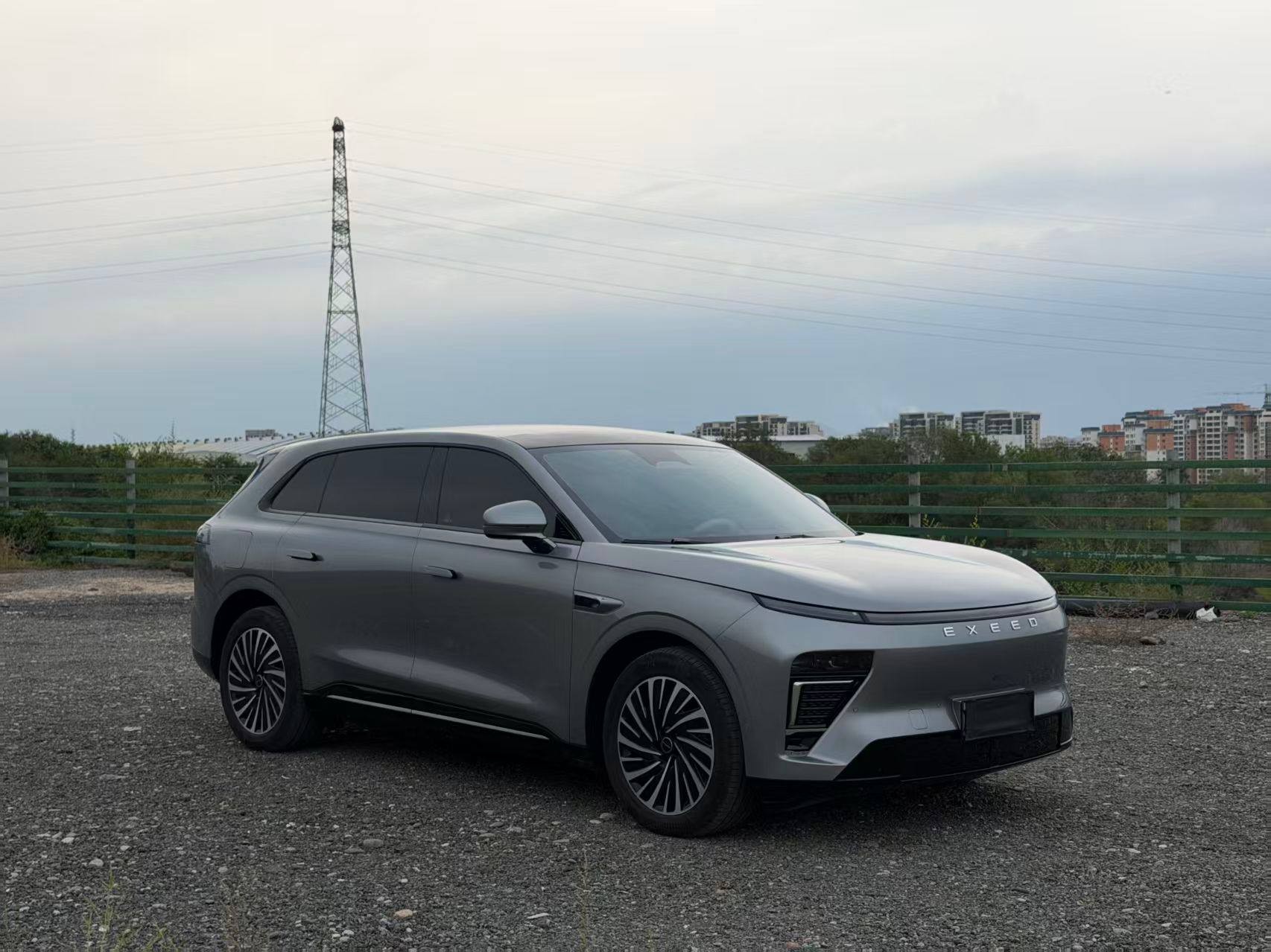 Exeed Sterra ET 2025, наш лот, вид сбоку 3/4