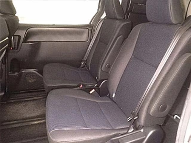 Toyota Voxy Hybrid X 2017, наш лот, второй ряд