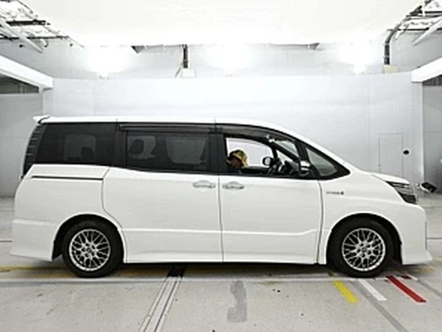 Toyota Voxy Hybrid ZS Kirameki 2 2017, наш лот, профиль