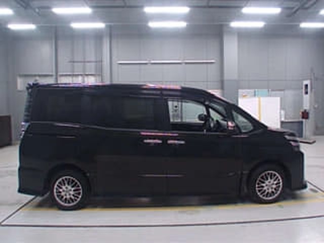 Toyota Voxy Hybrid ZS Kirameki 3 2021 чёрный, наш лот, профиль