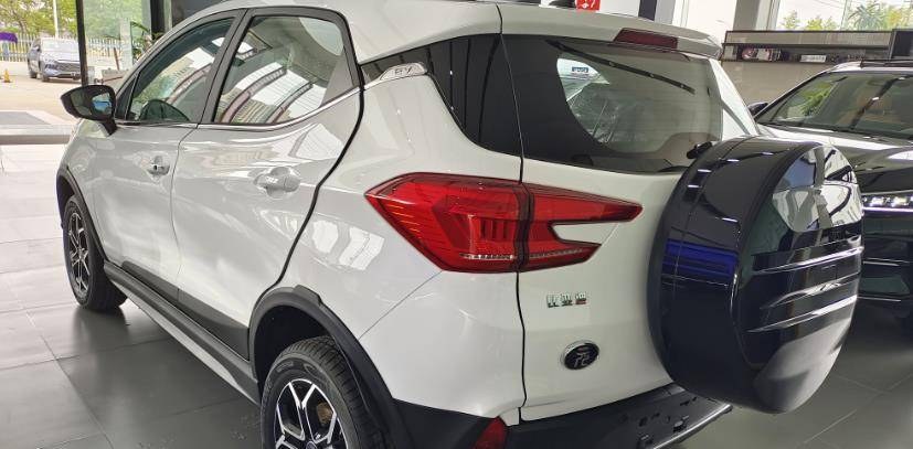 Запасное колесо BYD Yuan Pro на задней двери, реальное фото