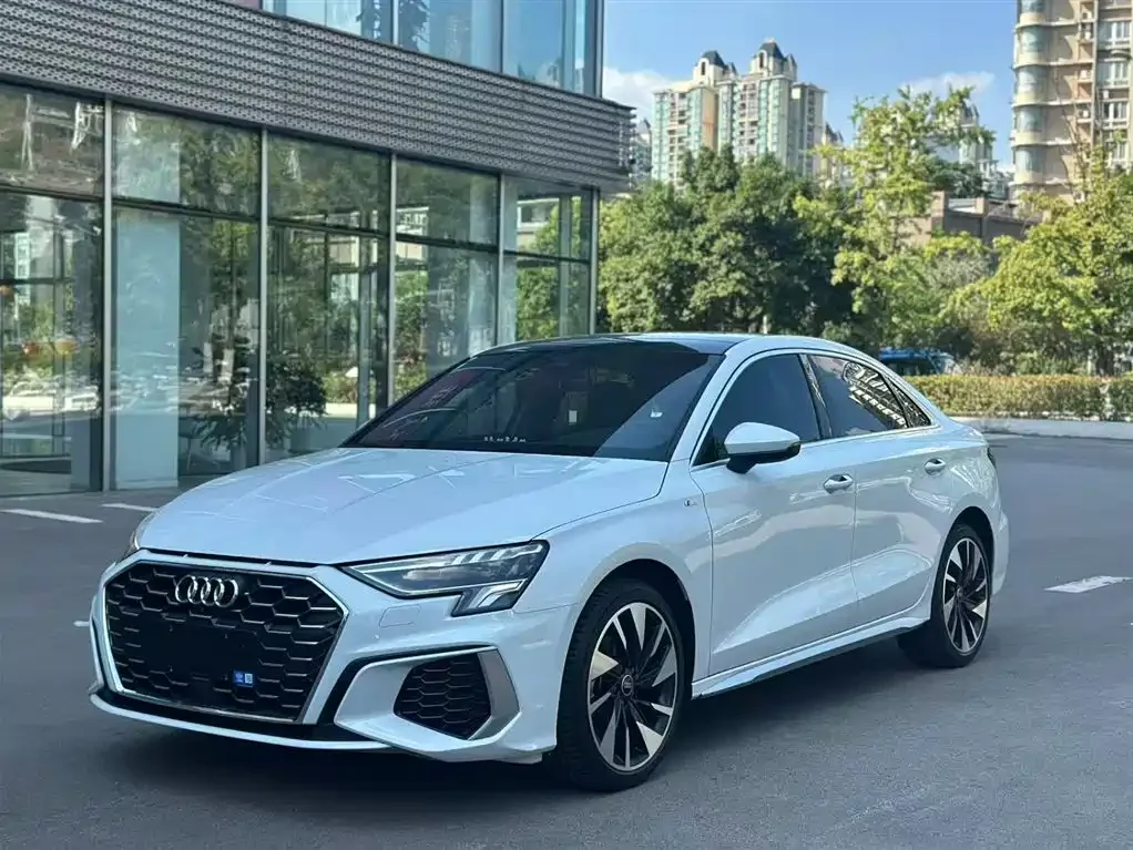 Audi A3L Limousine 2024, белый